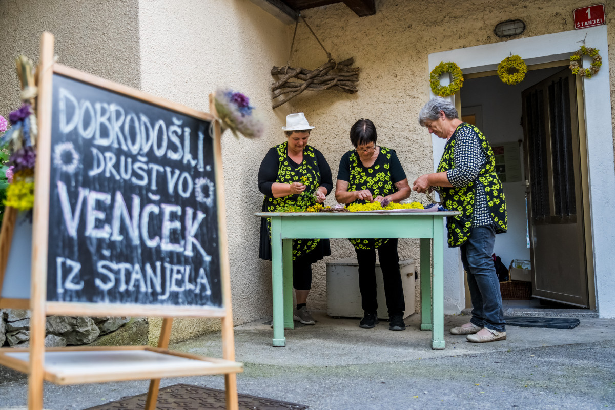 Mesec venčkov svetega Ivana v Štanjelu