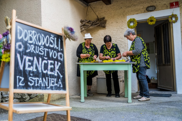 Mesec venčkov svetega Ivana v Štanjelu